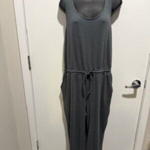 Maurices Grey Sleeveless Jumper w/ Pockets & Criss‑Cross Back – Size Medium